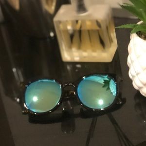 QUAY Australia Don’t Change Sunglasses